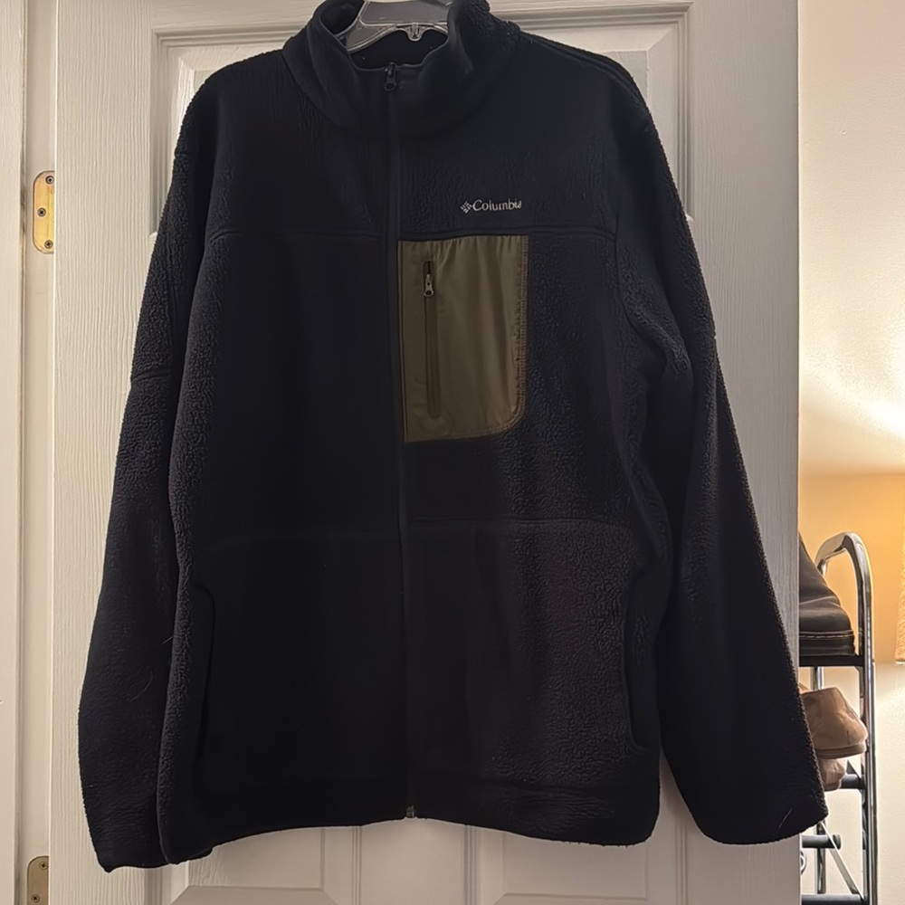 Menβs Columbia Black Fleece Jacket